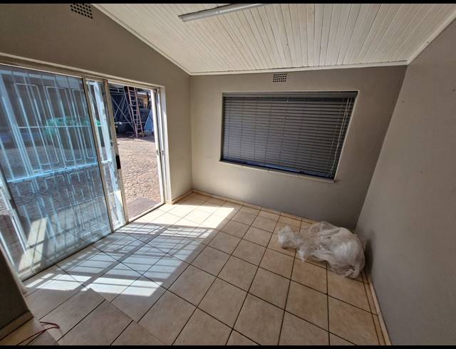 991M² OFFICE TO LET IN RAVENSWOOD